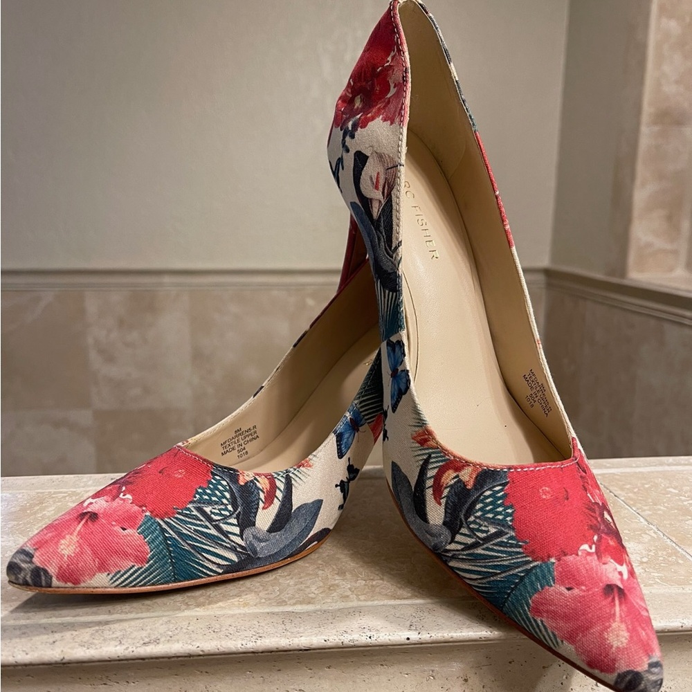 MARC FISHER Red and Blue Floral Heels